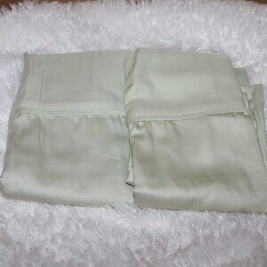 Select Comfort set of 2 celery green pillowcases 310 thread count 42x21
